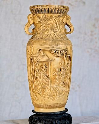 Vaso Cinese Vintage intagliato in Avoriolina