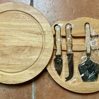 Tagliere con set coltelli da formaggio