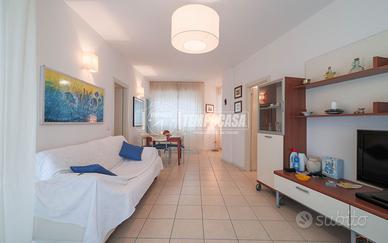 AMPIO APPARTAMENTO VISTA MARE A PORTOVERDE CON ACC