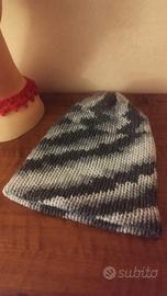 berretto in lana realizzato ai ferri da maglia