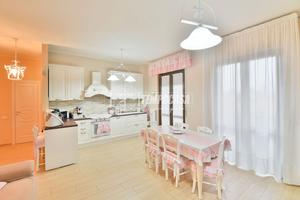 TRILOCALE CON BOX E CANTINA