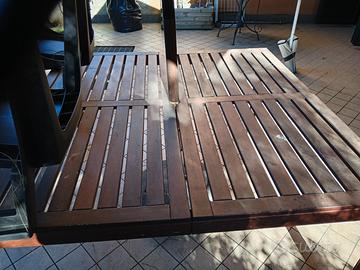 Tavolo Ikea Applaro con ombrellone.
