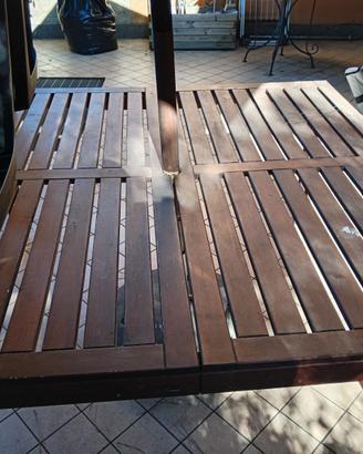 Tavolo Ikea Applaro con ombrellone.