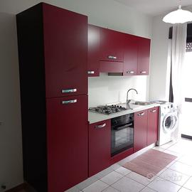 Cucina rossa completa