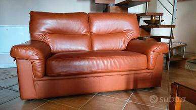 Divano in pelle marrone