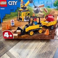 LEGO City 60252 – Escavatore e camion dei lavori