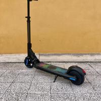 Monopattino elettrico pieghevole