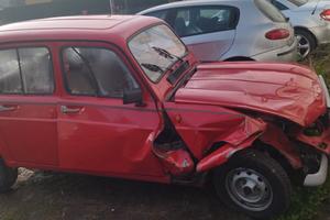 RENAULT 4 INCIDENTATA
