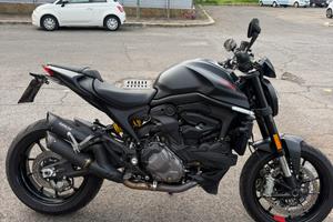 Ducati Monster 937 stealth black