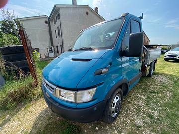 Iveco Daily 35 con gru e ribaltabile