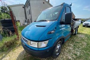 Iveco Daily 35 con gru e ribaltabile
