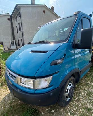 Iveco Daily 35 con gru e ribaltabile
