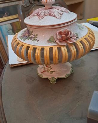 oggetto decorativo in ceramica