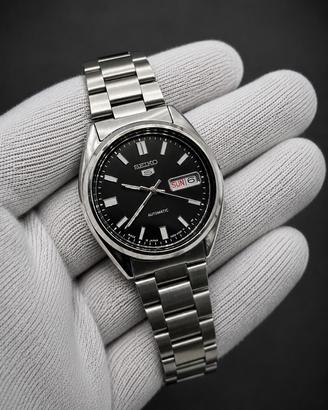Vintage Seiko 5 Sport Black Dial 7009 Day Date