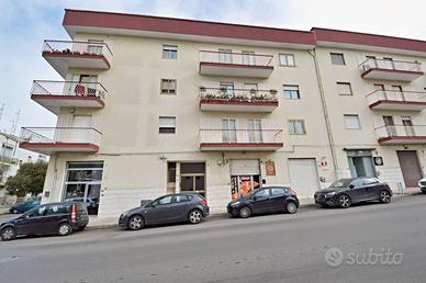 Magazzino a Putignano, viale della Repubblica