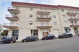 Magazzino a Putignano, viale della Repubblica