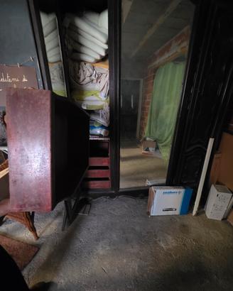 Armadio antico da restaurare