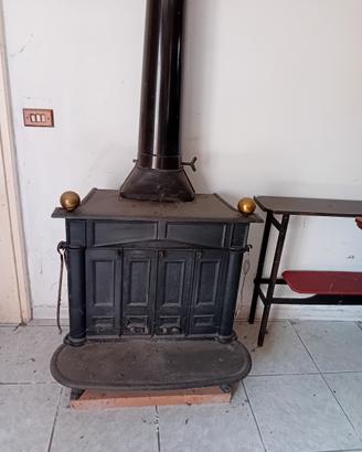 Stufa a legna in ghisa