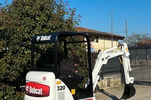 E217 Mini escavatore 17 q.li Bobcat 320 carro fiss