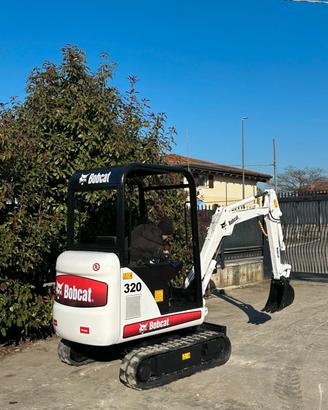 E217 Mini escavatore 17 q.li Bobcat 320 carro fiss