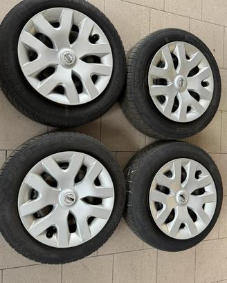 Treno cerchi e copponi 16” Nissan