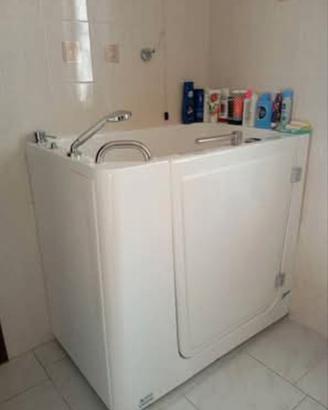 Vasca da bagno per anziani e disabili
