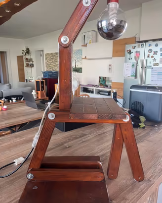 Lampada artigianale in legno realizzata a mano