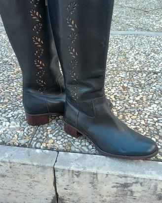 stivali alti invernali Timberland da donna.
