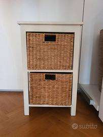 Piccolo mobile con cassettoni in rattan