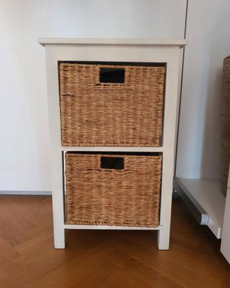 Piccolo mobile con cassettoni in rattan