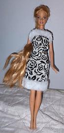 Bambola Barbie anni 2000 con capelli lunghissimi
