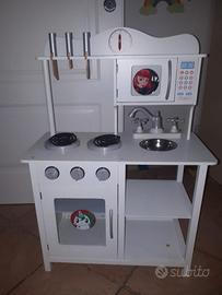 Cucina giocattolo 