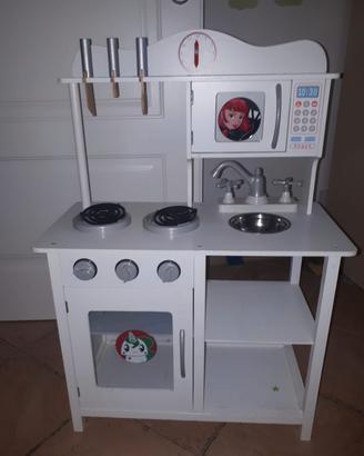 Cucina giocattolo 