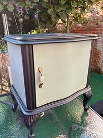 Mobiletto vintage classico restaurato