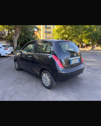 Lancia y