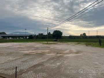 Parcheggio camion e semirimorchi