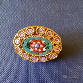 Spilla in micro-mosaico di vetro