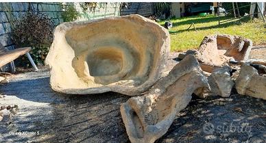 stagno o laghetto con cascatelle