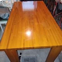 Tavolo in legno massiccio