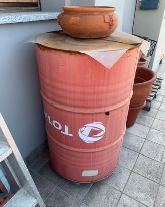 Bidone della Total decorativo