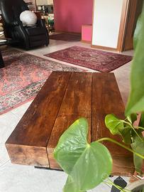 TAVOLINO CON TRAVI ANTICHE