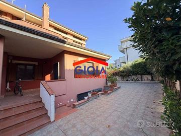 Villa di 270 m² con 4 locali a Mondragone