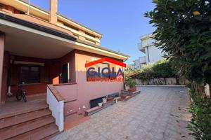 Villa di 270 m² con 4 locali a Mondragone