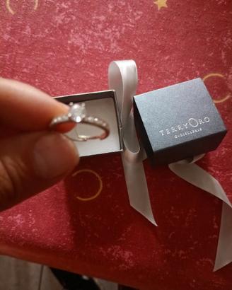 Anello donna con scatola originale 