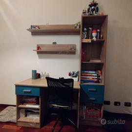 scrivania con libreria e mobile 