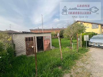 Terreno di 330 m² a Lardirago
