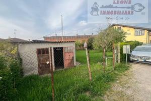 Terreno di 330 m² a Lardirago