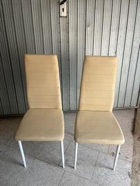 coppia di sedie color beige