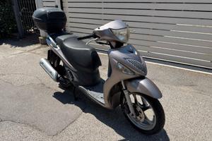 Scooter Suzuki Sixteen 150 ruote alte