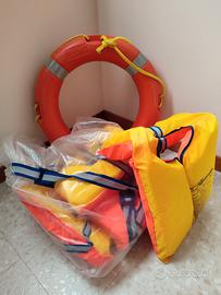Salvagente anulare + 3 giubbotti di salvataggio